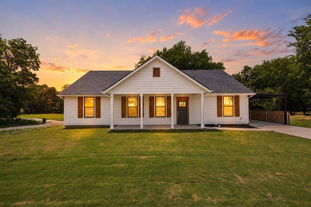 108 S Manson Street, Wolfe City, TX 75496