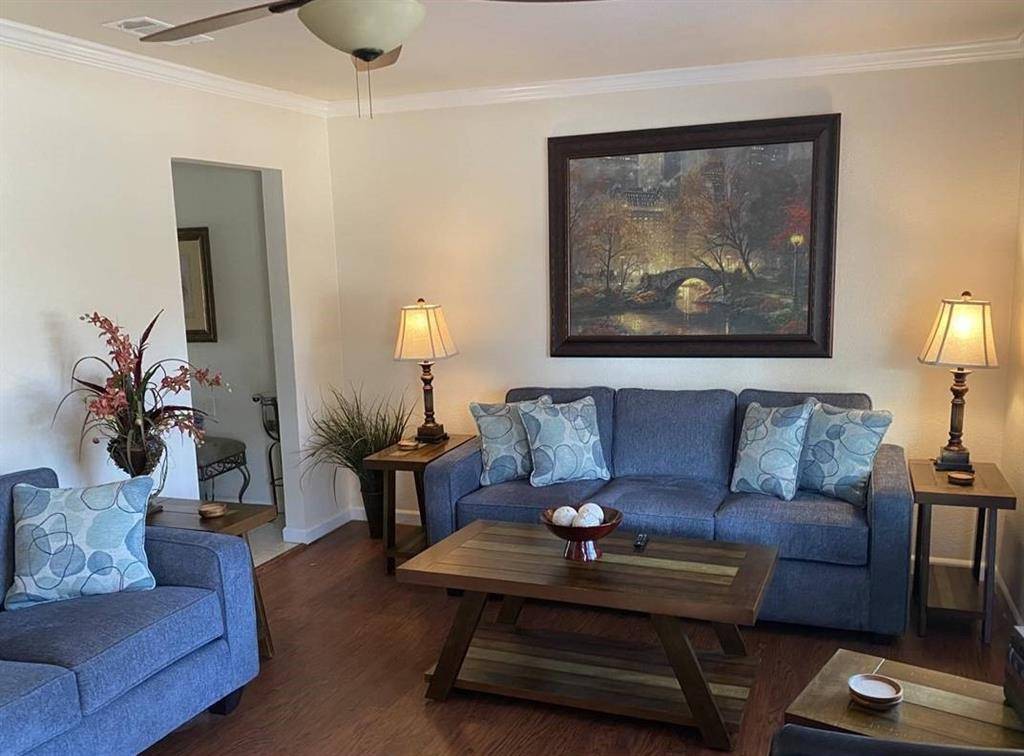 1218 N Center Street, Arlington, TX 76011