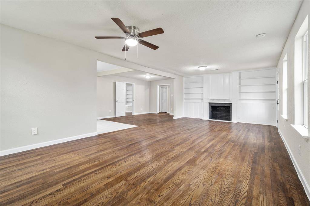 2336 Glencrest Drive, Fort Worth, TX 76119