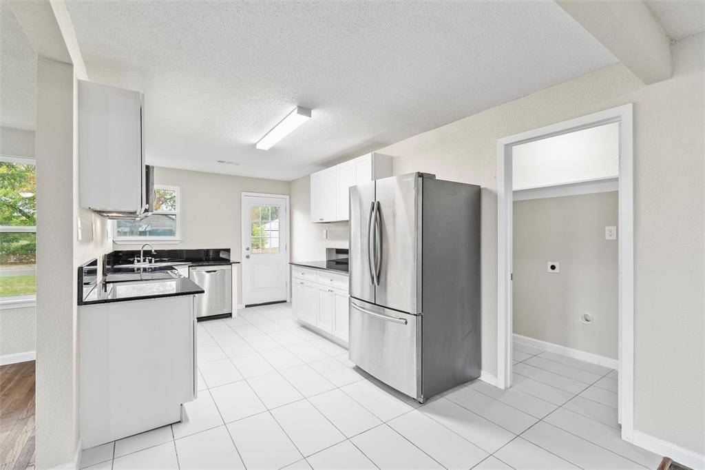 2336 Glencrest Drive, Fort Worth, TX 76119