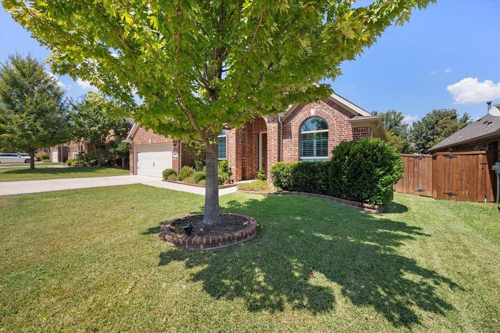 617 Newchester Drive, Roanoke, TX 76262