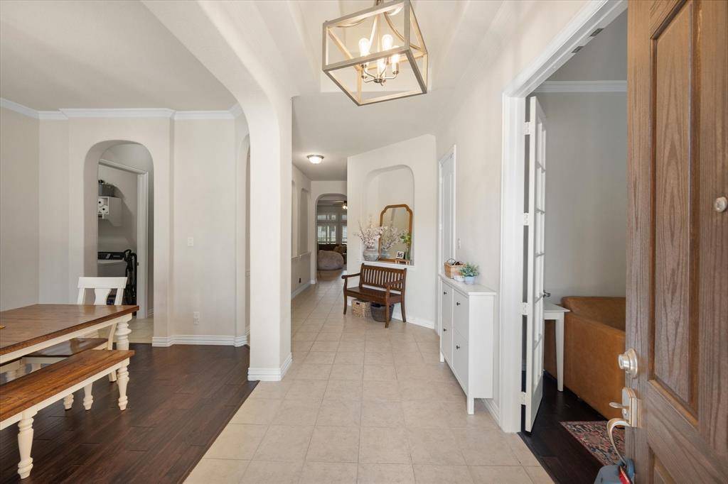 617 Newchester Drive, Roanoke, TX 76262