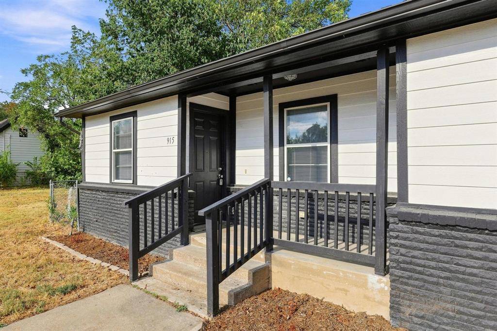915 N Throckmorton Street, Sherman, TX 75090