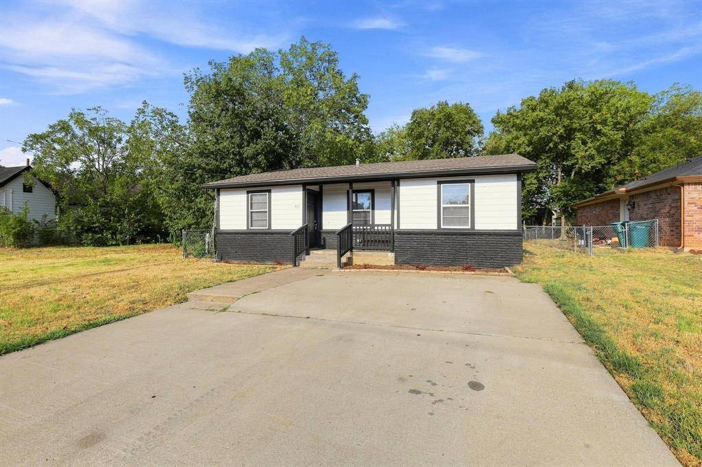 915 N Throckmorton Street, Sherman, TX 75090