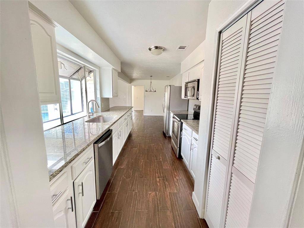 1305 W Spring Creek Parkway, Plano, TX 75023
