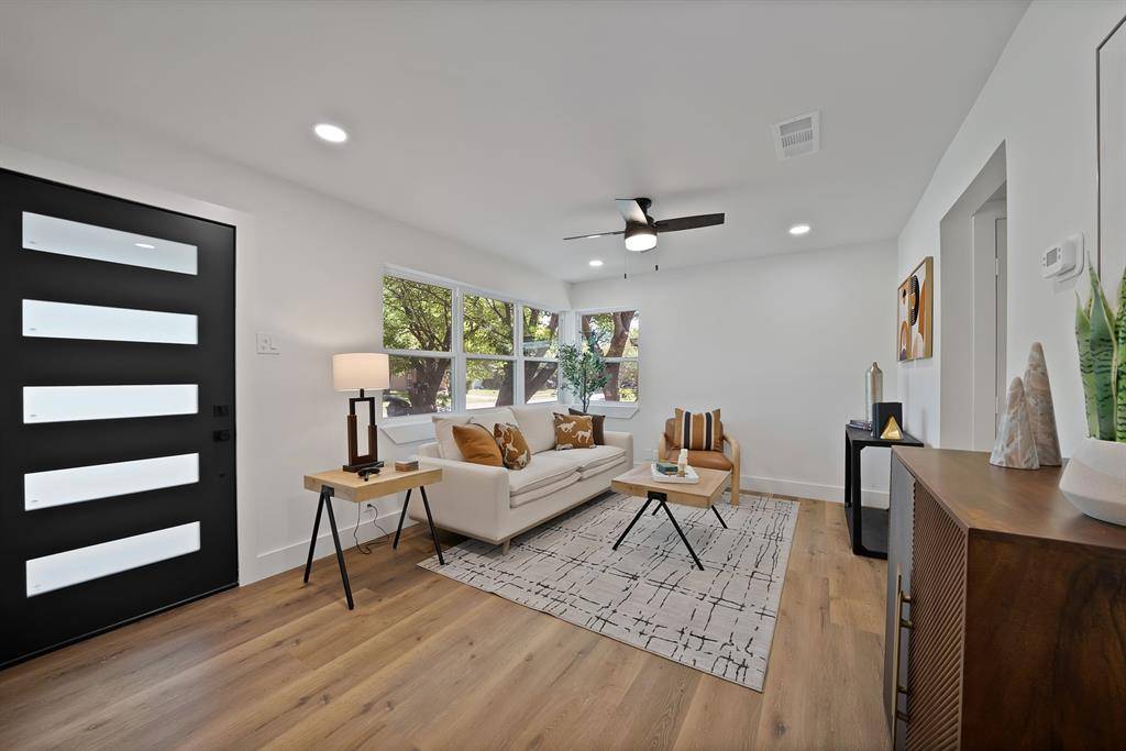 2926 Hillglenn Road, Dallas, TX 75228