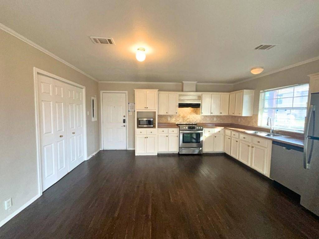 2511 Kavasar Drive, Dallas, TX 75241