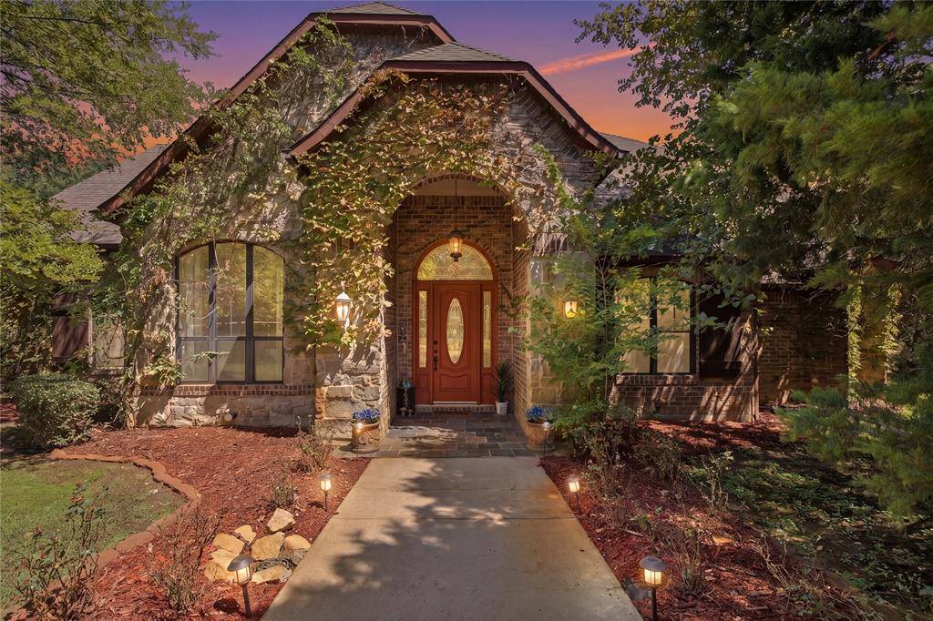 2050 E Oak Shores Drive, Cross Roads, TX 76227