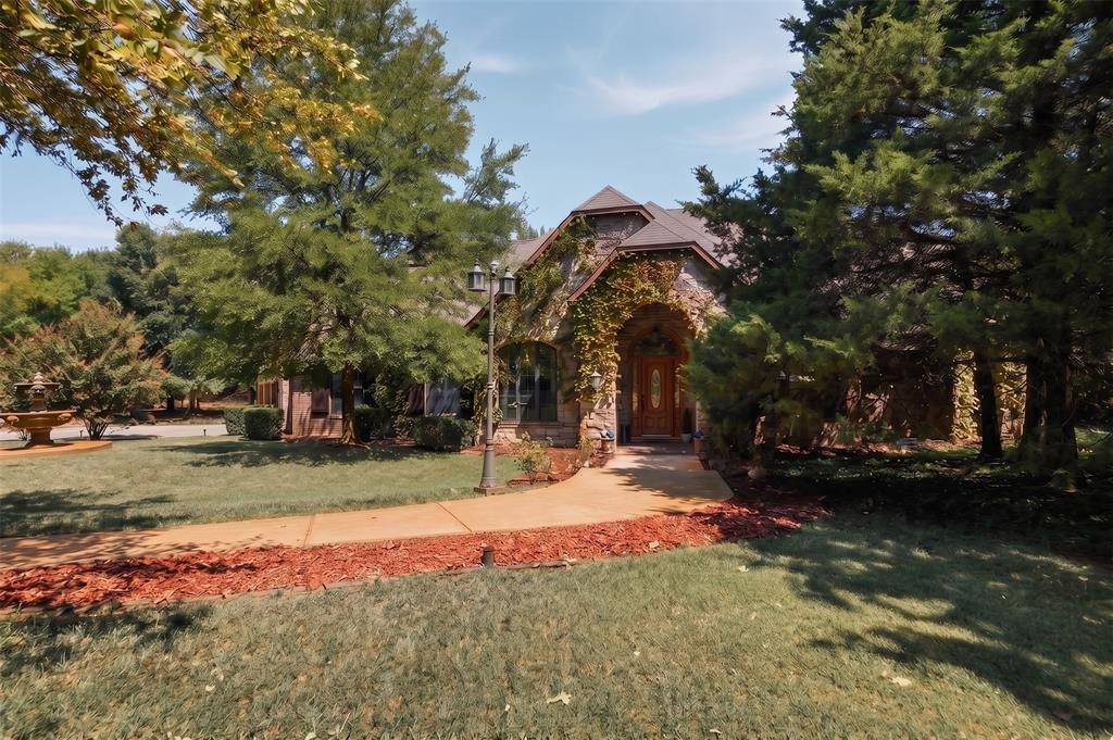 2050 E Oak Shores Drive, Cross Roads, TX 76227