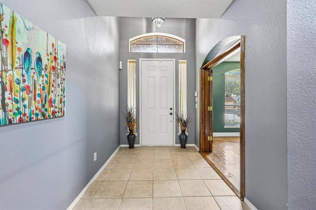 1910 Bentwood Court, Grapevine, TX 76051