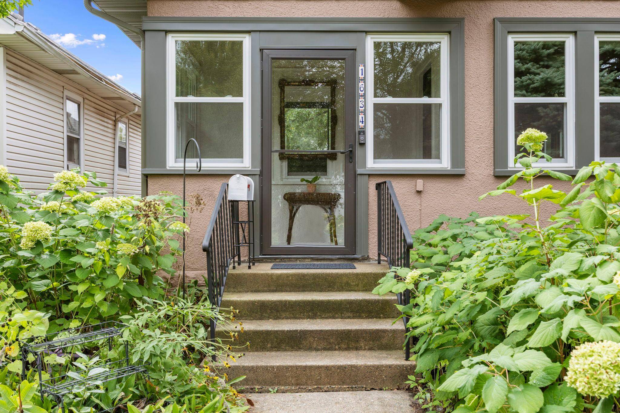 1634 Niles AVE, Saint Paul, MN 55116