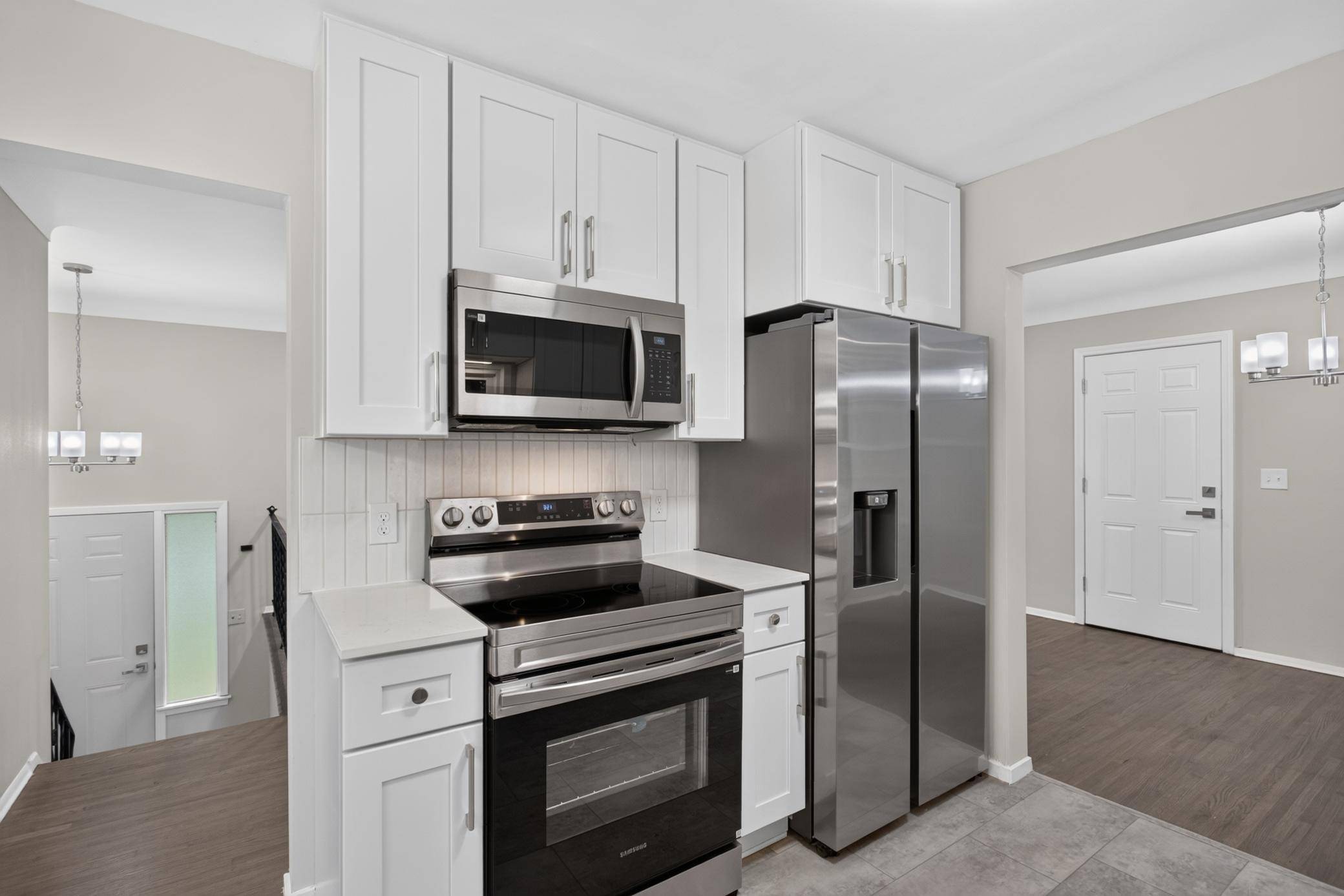 406 Centennial DR, Roseville, MN 55113
