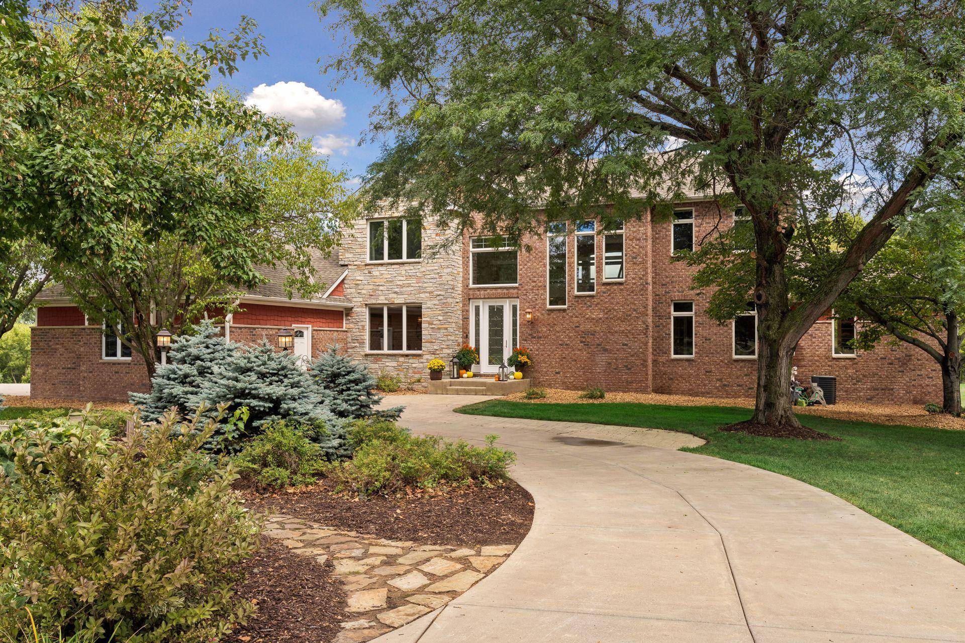 881 Jasmine Avenue PL N, Lake Elmo, MN 55042