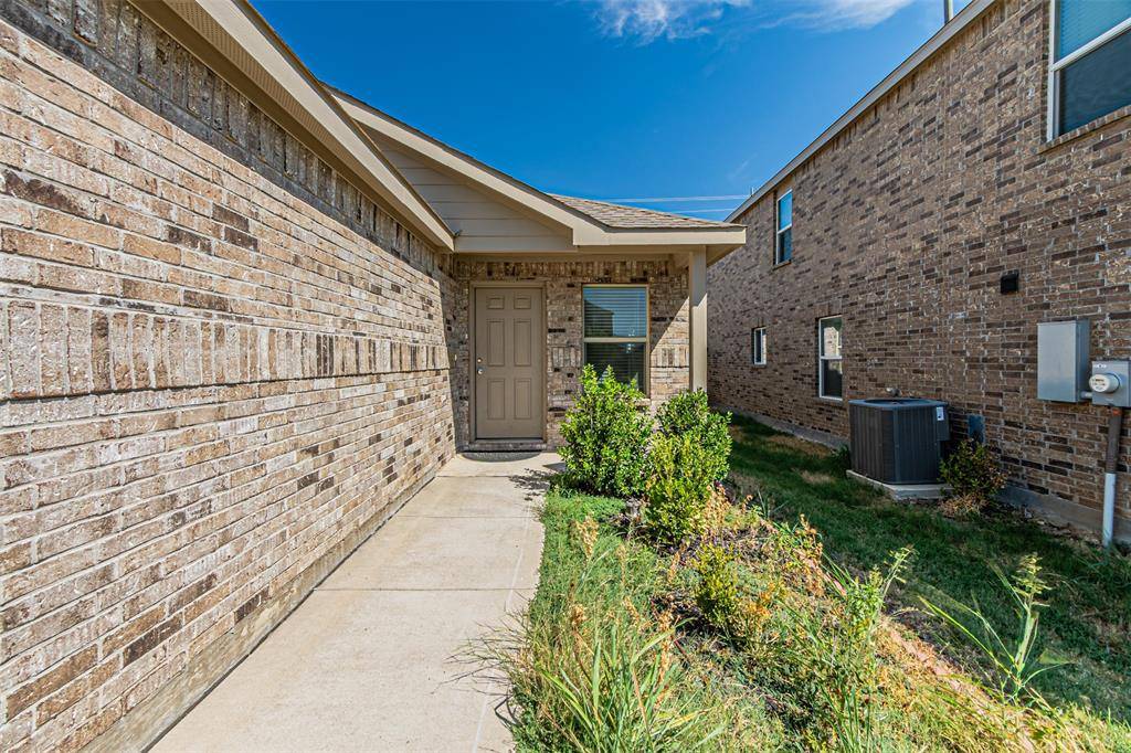 14037 Earlham Street, Pilot Point, TX 76258