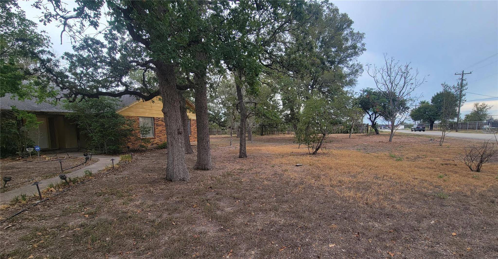 123 River Oaks DR, Cedar Creek, TX 78612