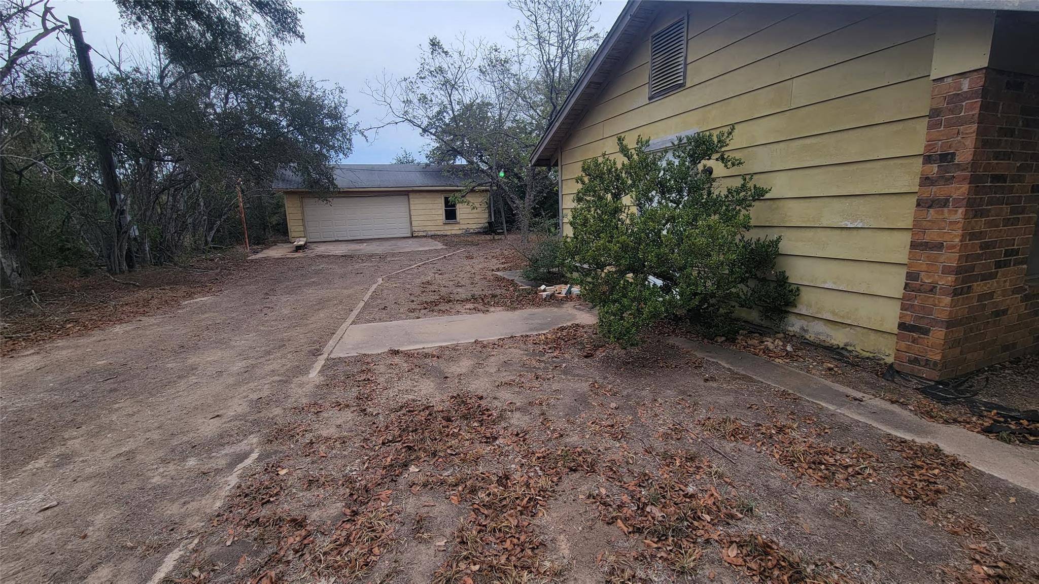 123 River Oaks DR, Cedar Creek, TX 78612