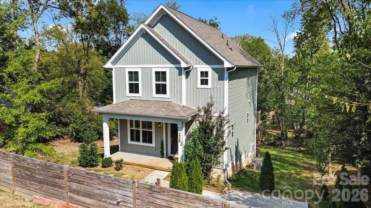 226 1st ST, Mount Holly, NC 28120