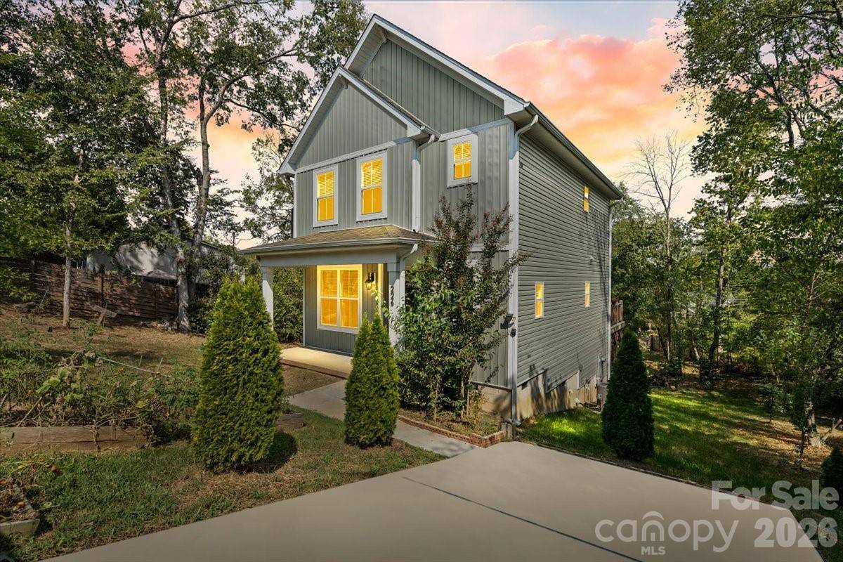 226 1st ST, Mount Holly, NC 28120