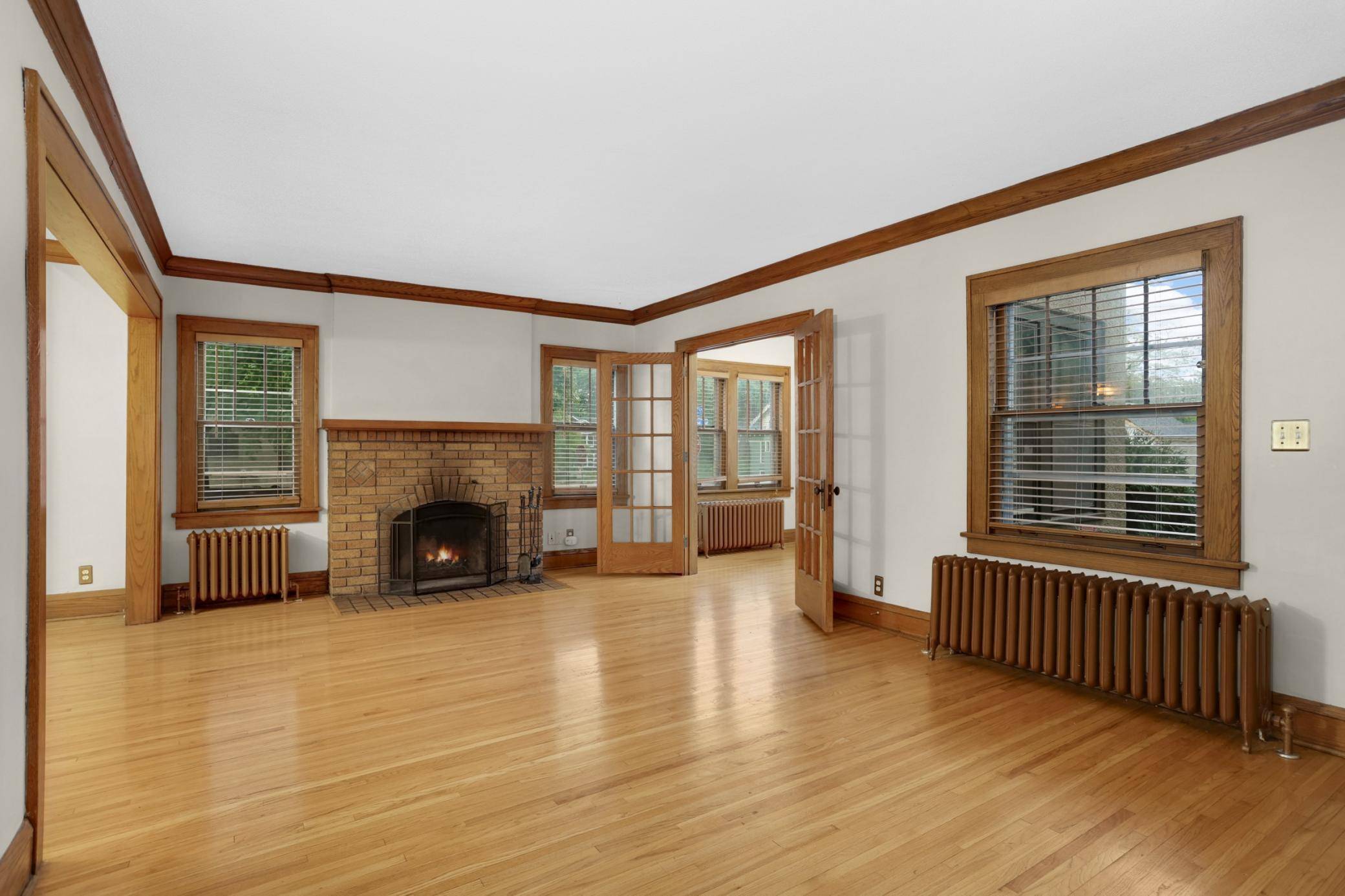 100 W 40th ST, Minneapolis, MN 55409