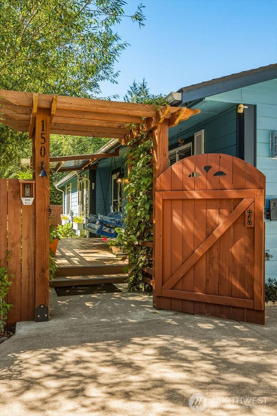 150 E Wokojance LN, Shelton, WA 98584