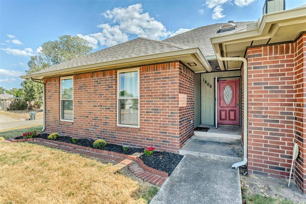 1808 Goldenrod LN, Midwest City, OK 73130