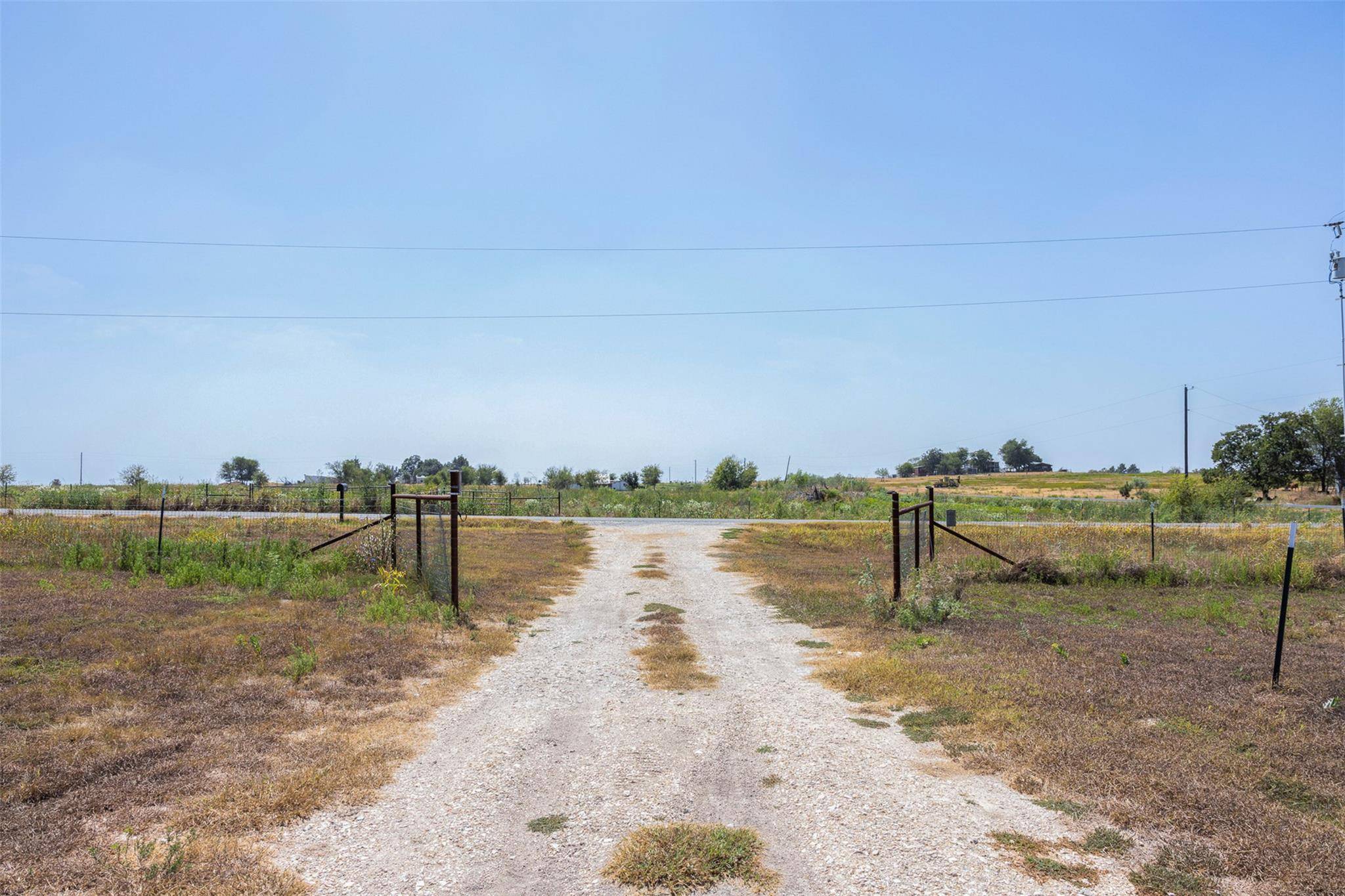 105 CR 423, Taylor, TX 76574