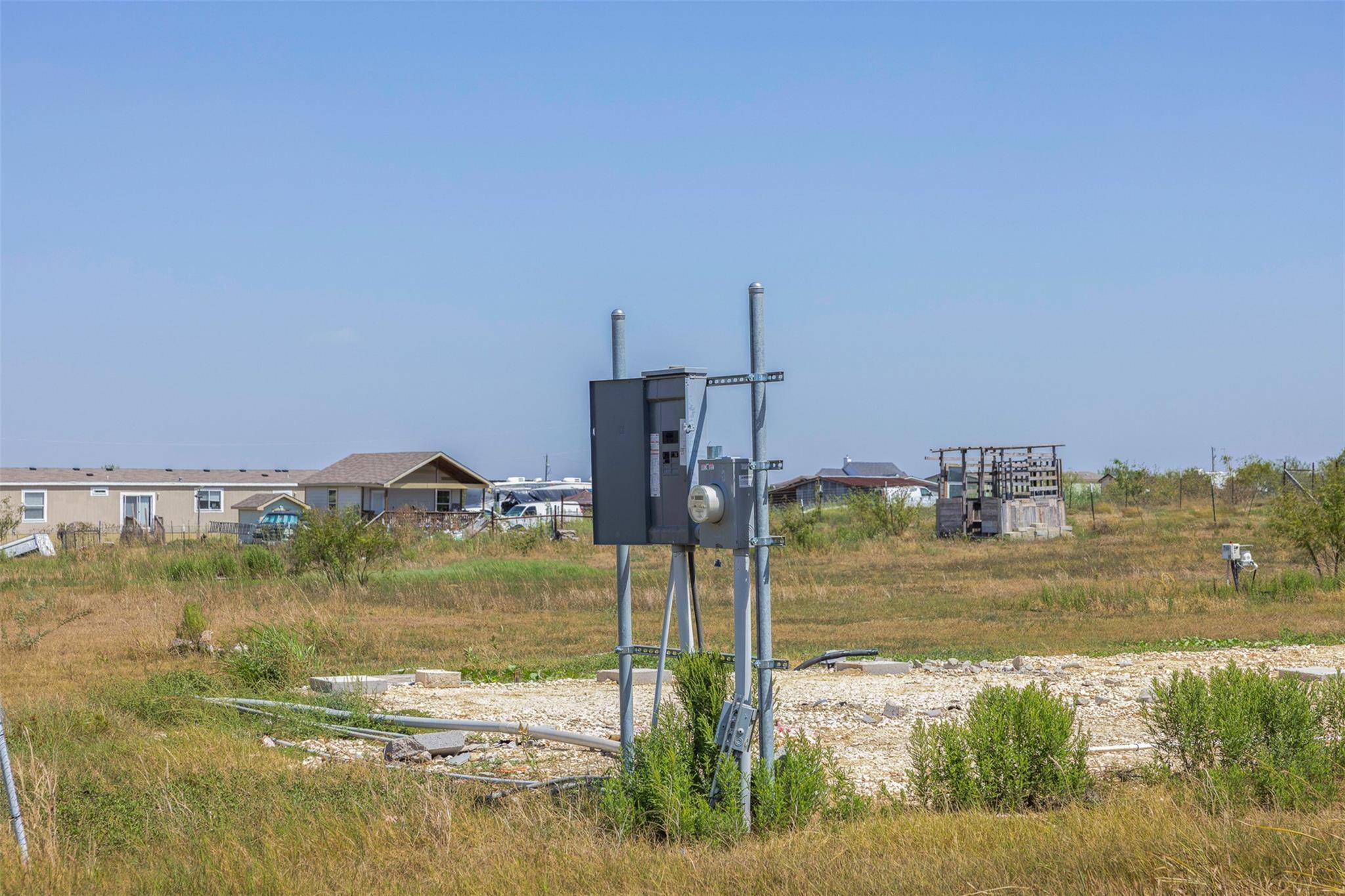 105 CR 423, Taylor, TX 76574