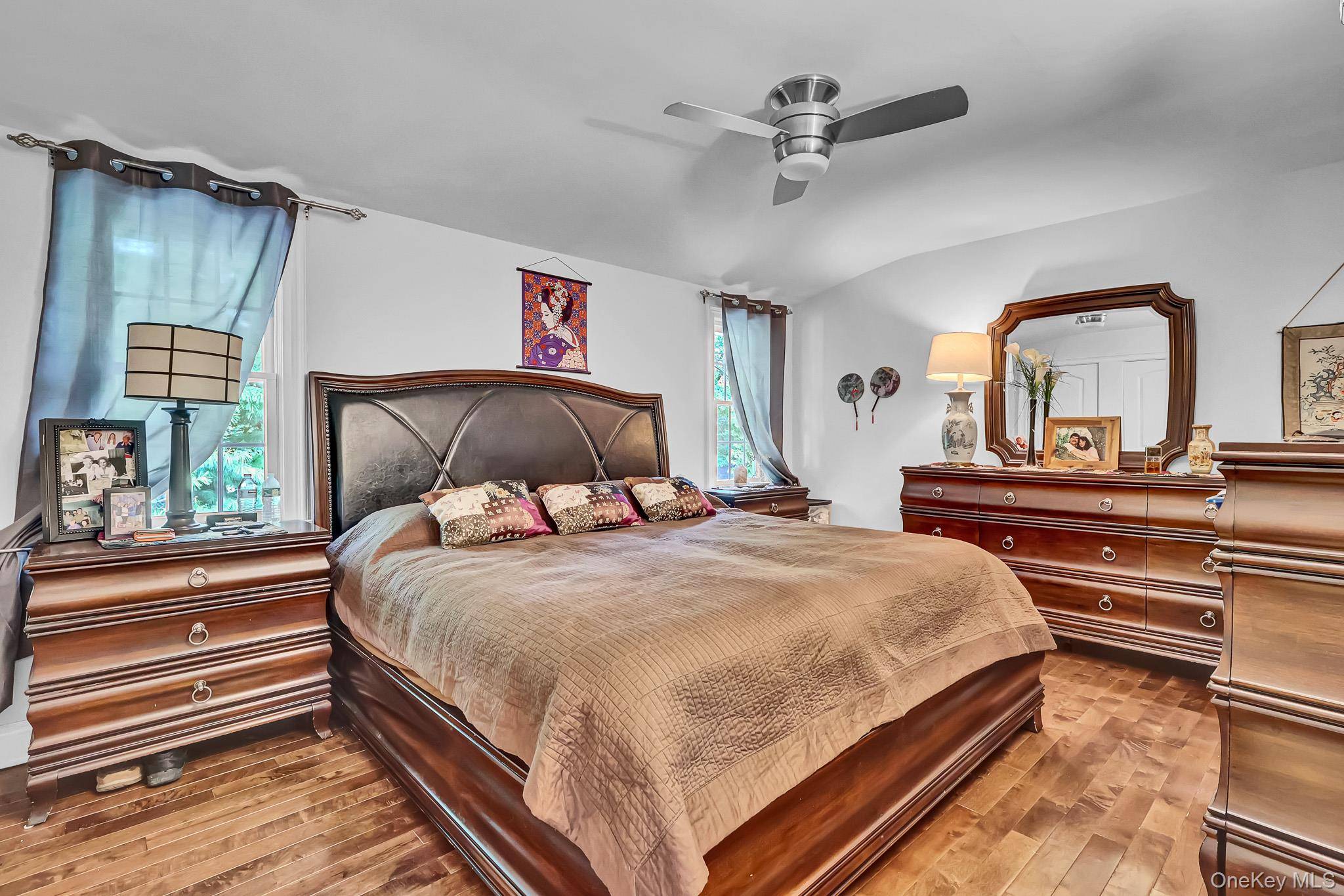 1 Cottontail LN, East Setauket, NY 11733