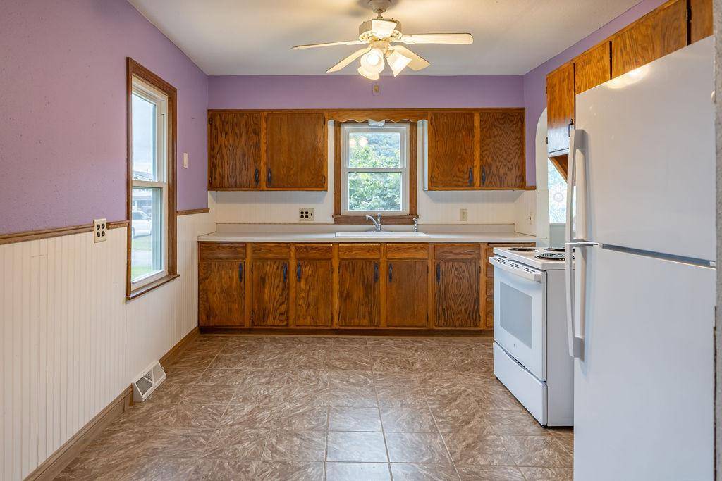 108 S 9th ST, Brownsville, MN 55919