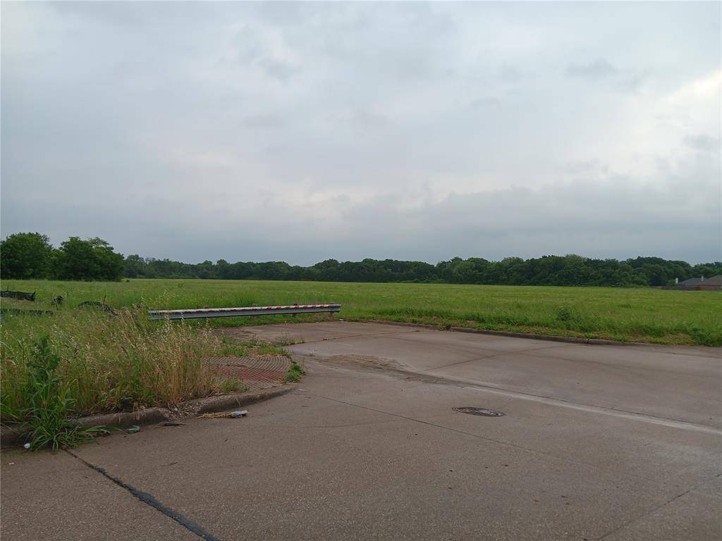 1400 W Wintergreen Road, Lancaster, TX 75134