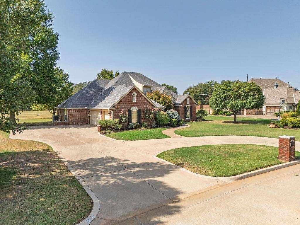 1112 Troon CIR, Shawnee, OK 74801