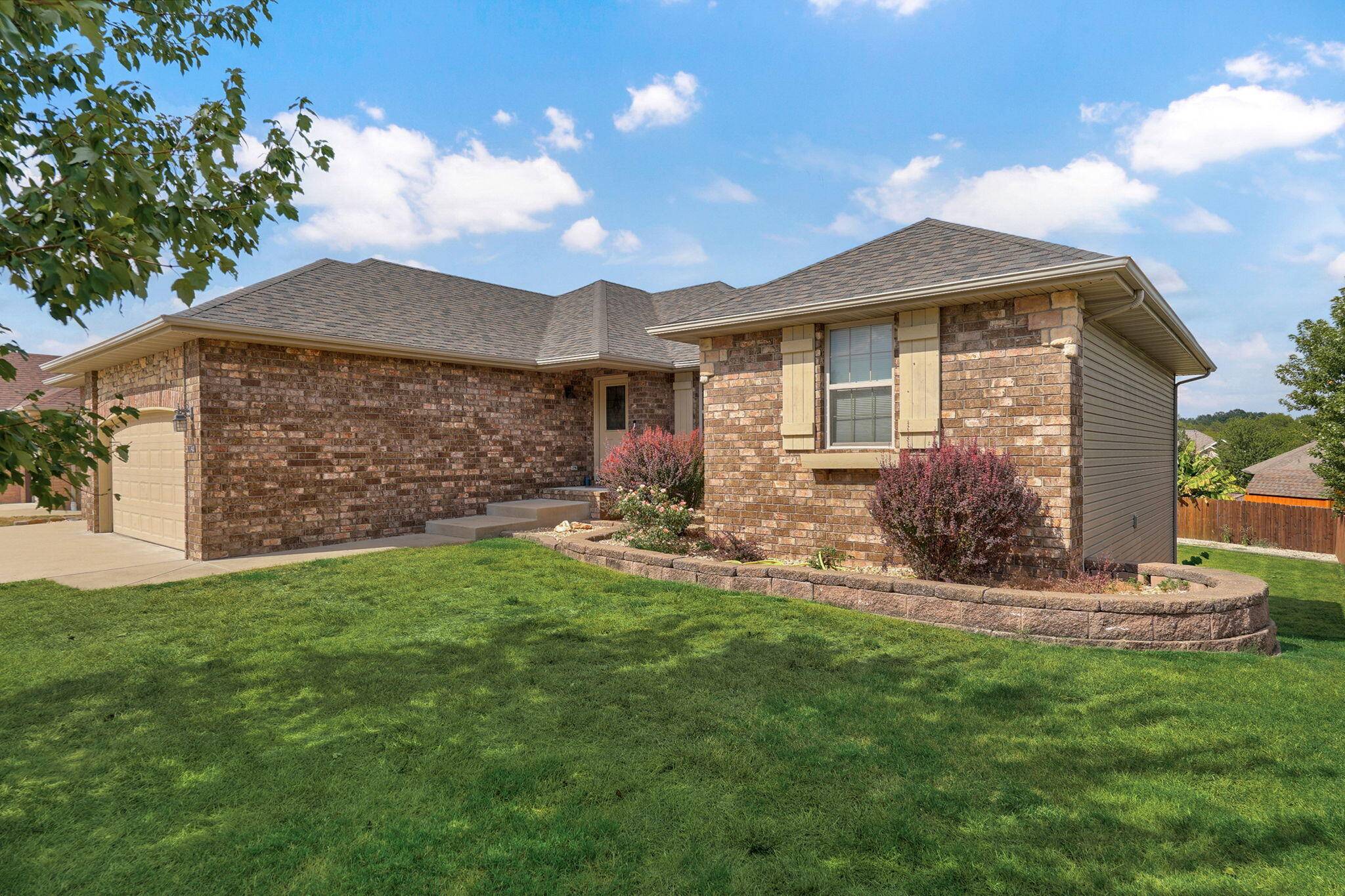 1140 S Erika AVE, Springfield, MO 65802