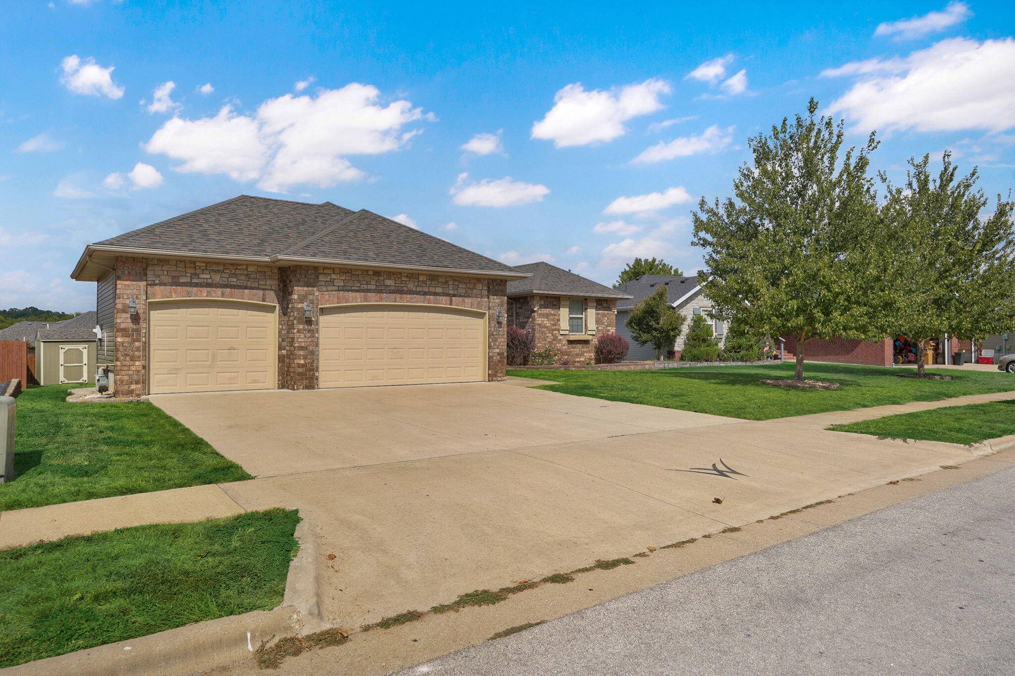 1140 S Erika AVE, Springfield, MO 65802