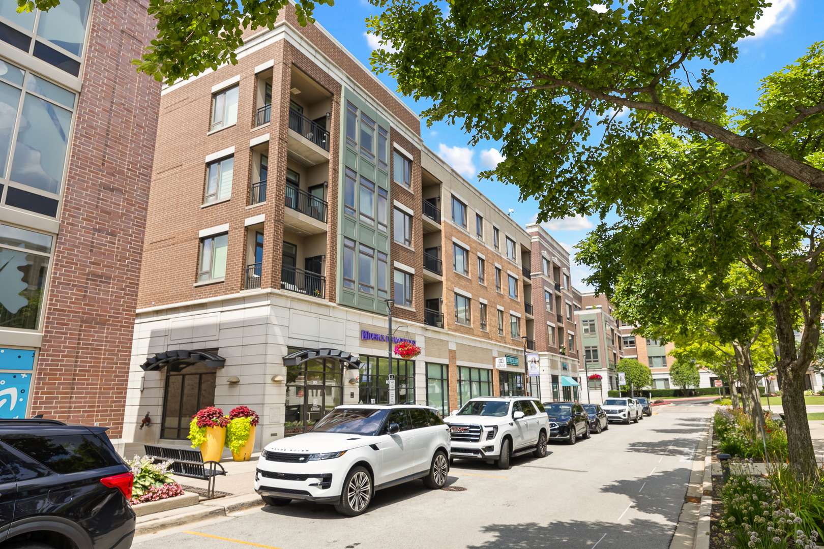 801 Village Center DR #302, Burr Ridge, IL 60527