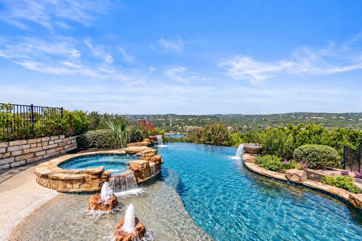 2702 Lakehurst RD, Spicewood, TX 78669