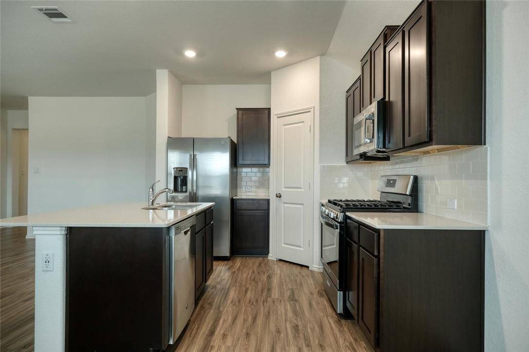 1424 Chad DR, Round Rock, TX 78665