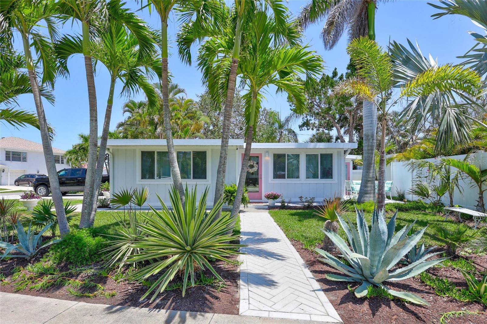 643 CALLE DEL OTONO, Sarasota, FL 34242