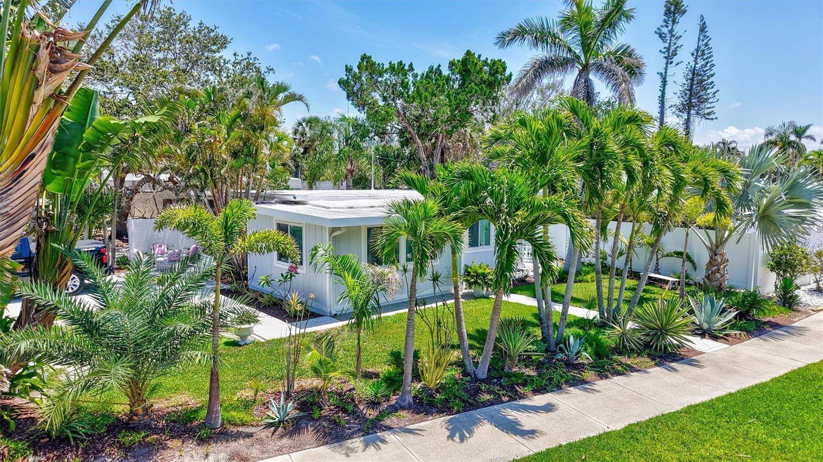 643 CALLE DEL OTONO, Sarasota, FL 34242