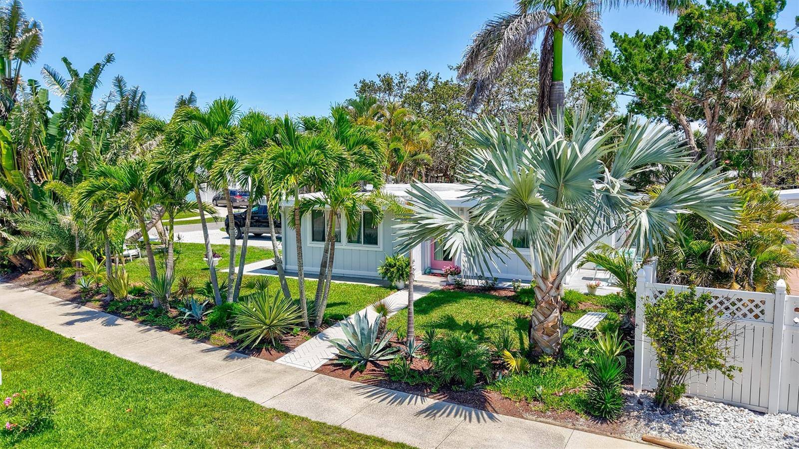 643 CALLE DEL OTONO, Sarasota, FL 34242