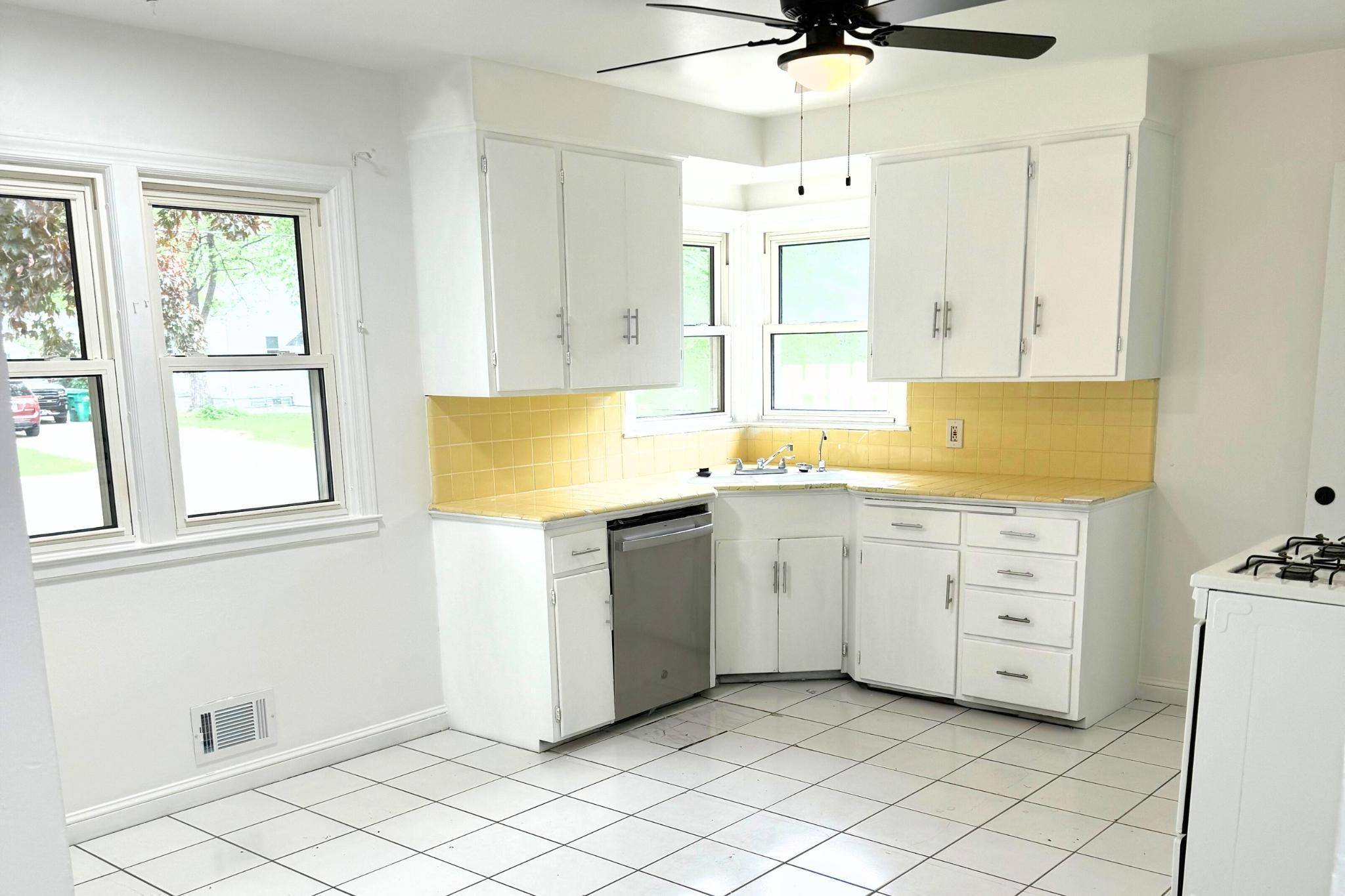 509 61st AVE N, Brooklyn Center, MN 55430