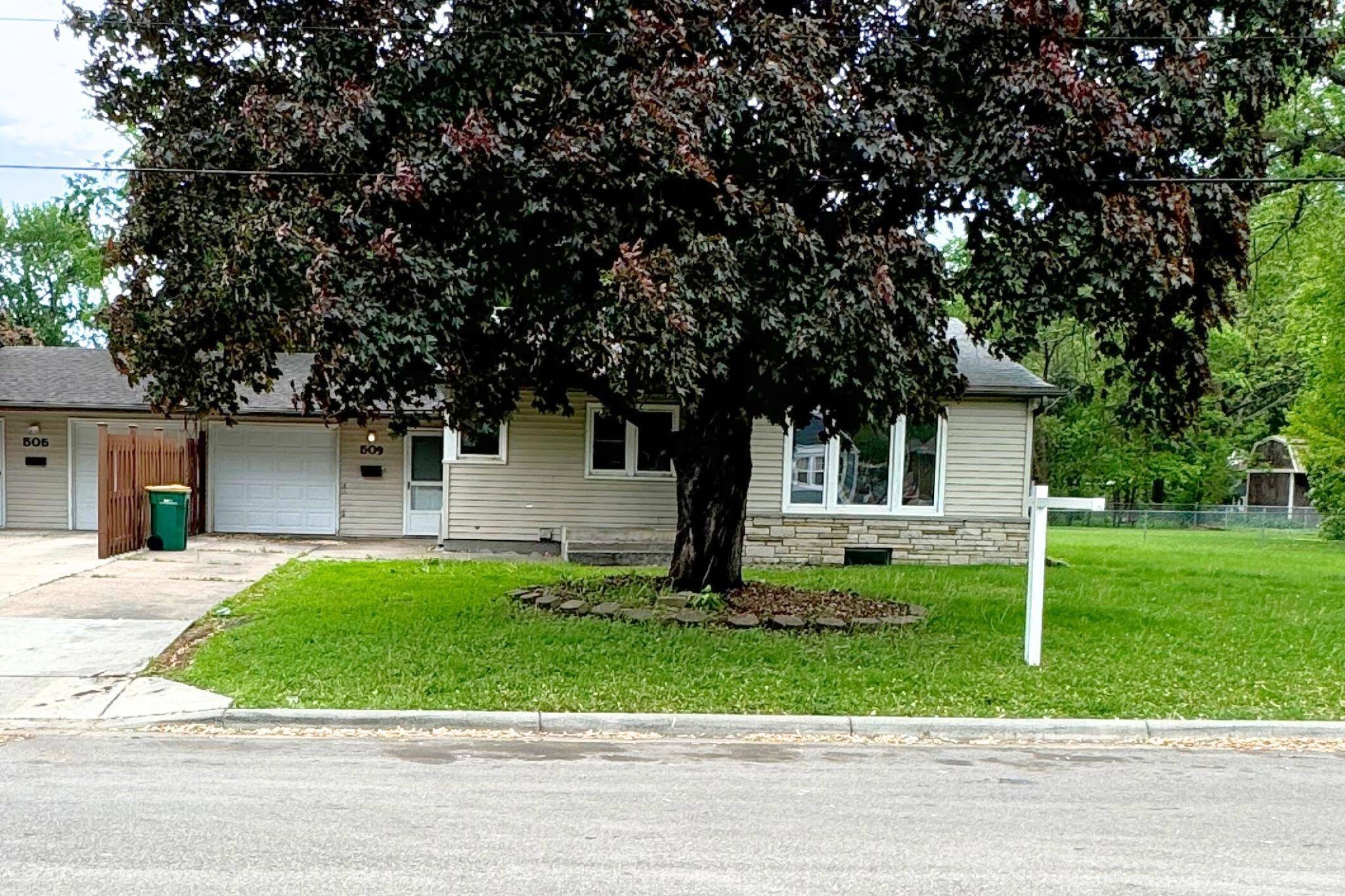 509 61st AVE N, Brooklyn Center, MN 55430