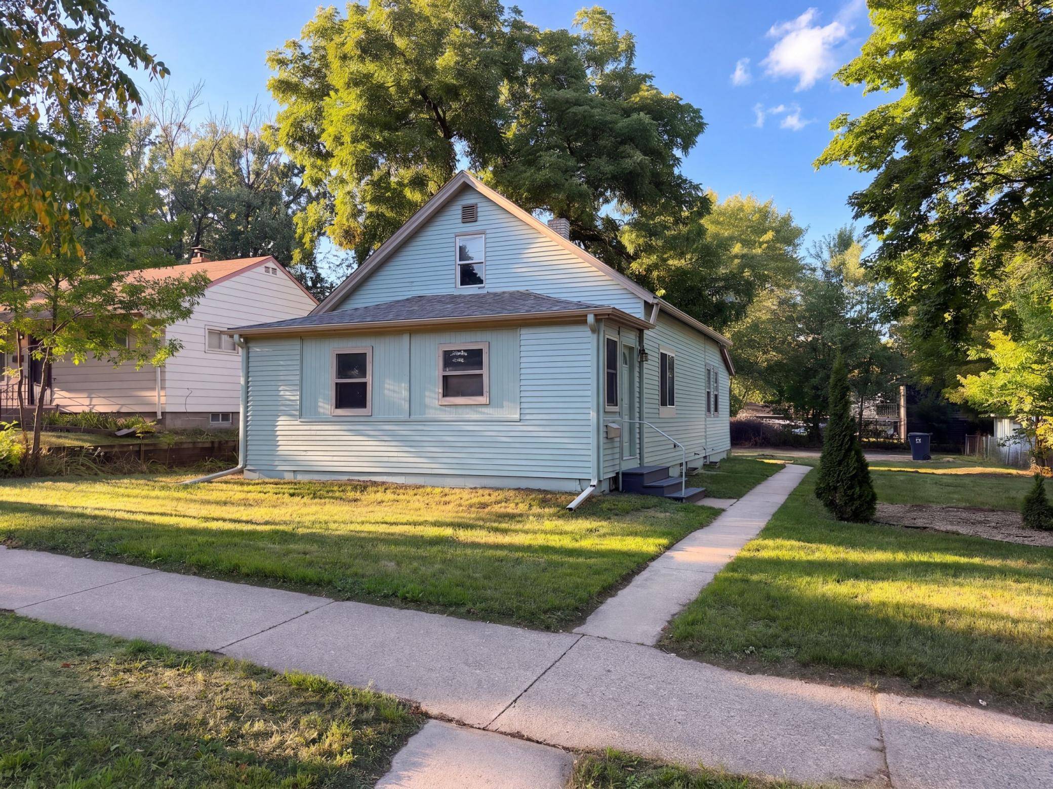 305 Arlington AVE W, Saint Paul, MN 55117