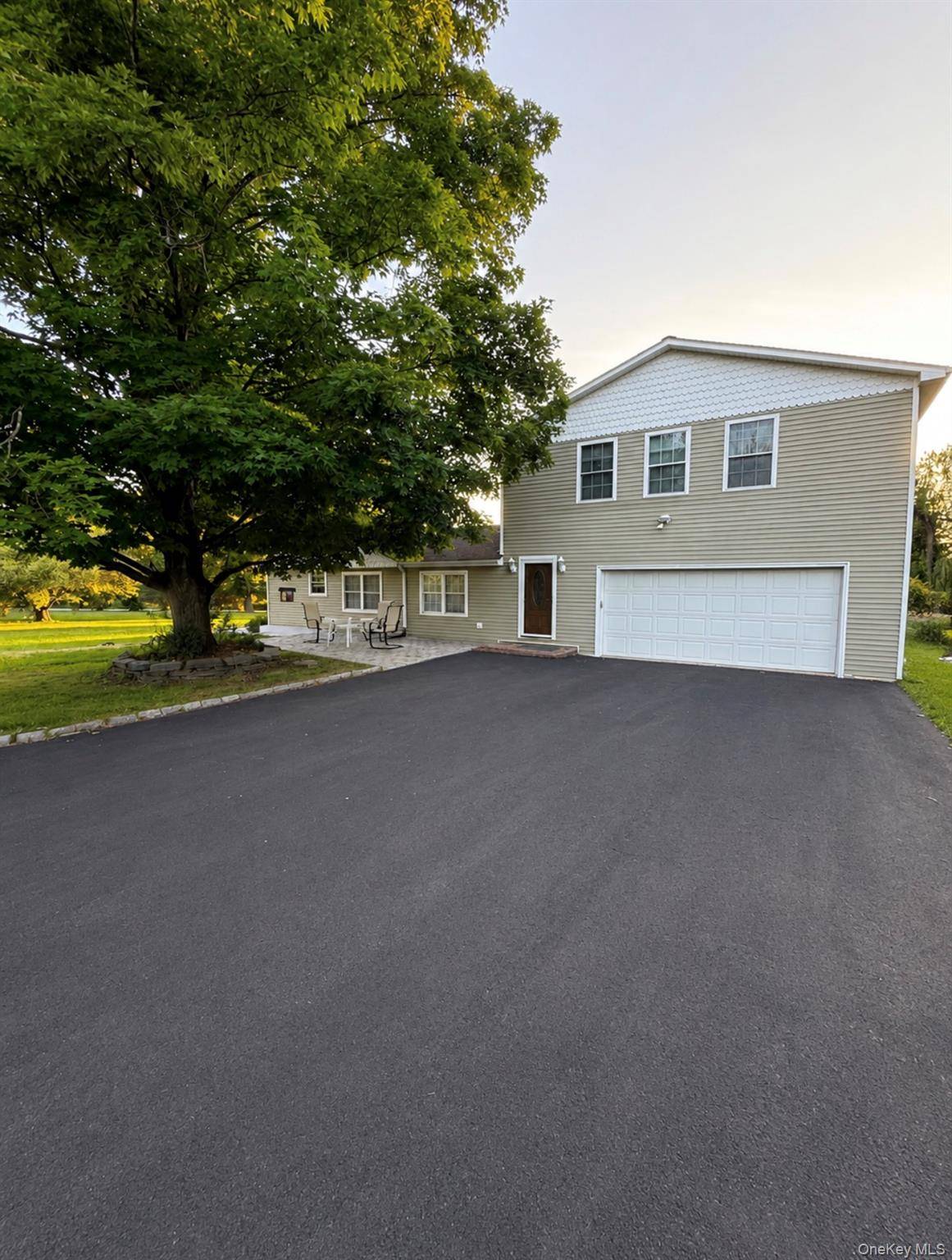 8 Acorn DR, Montgomery, NY 12586