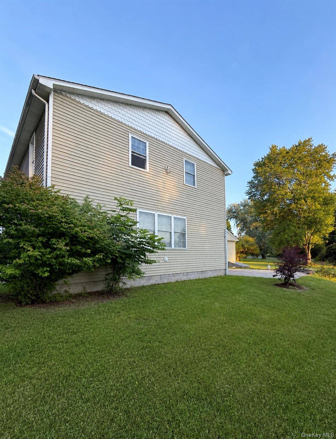 8 Acorn DR, Montgomery, NY 12586