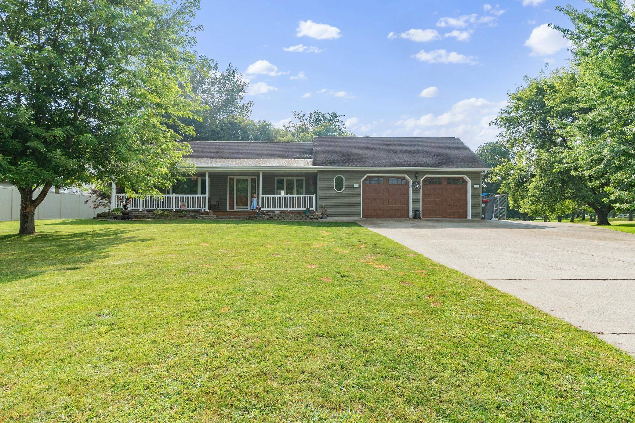 901 Geneva DR, Alexandria, MN 56308