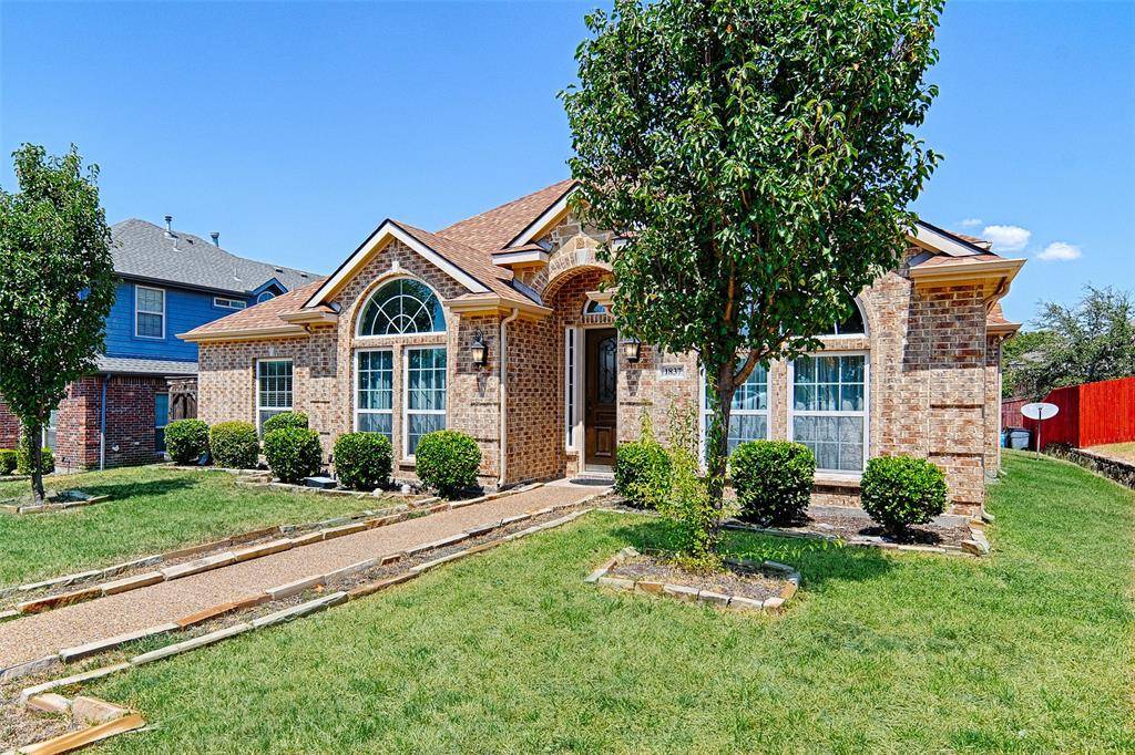 1837 Lakeview Drive, Desoto, TX 75115