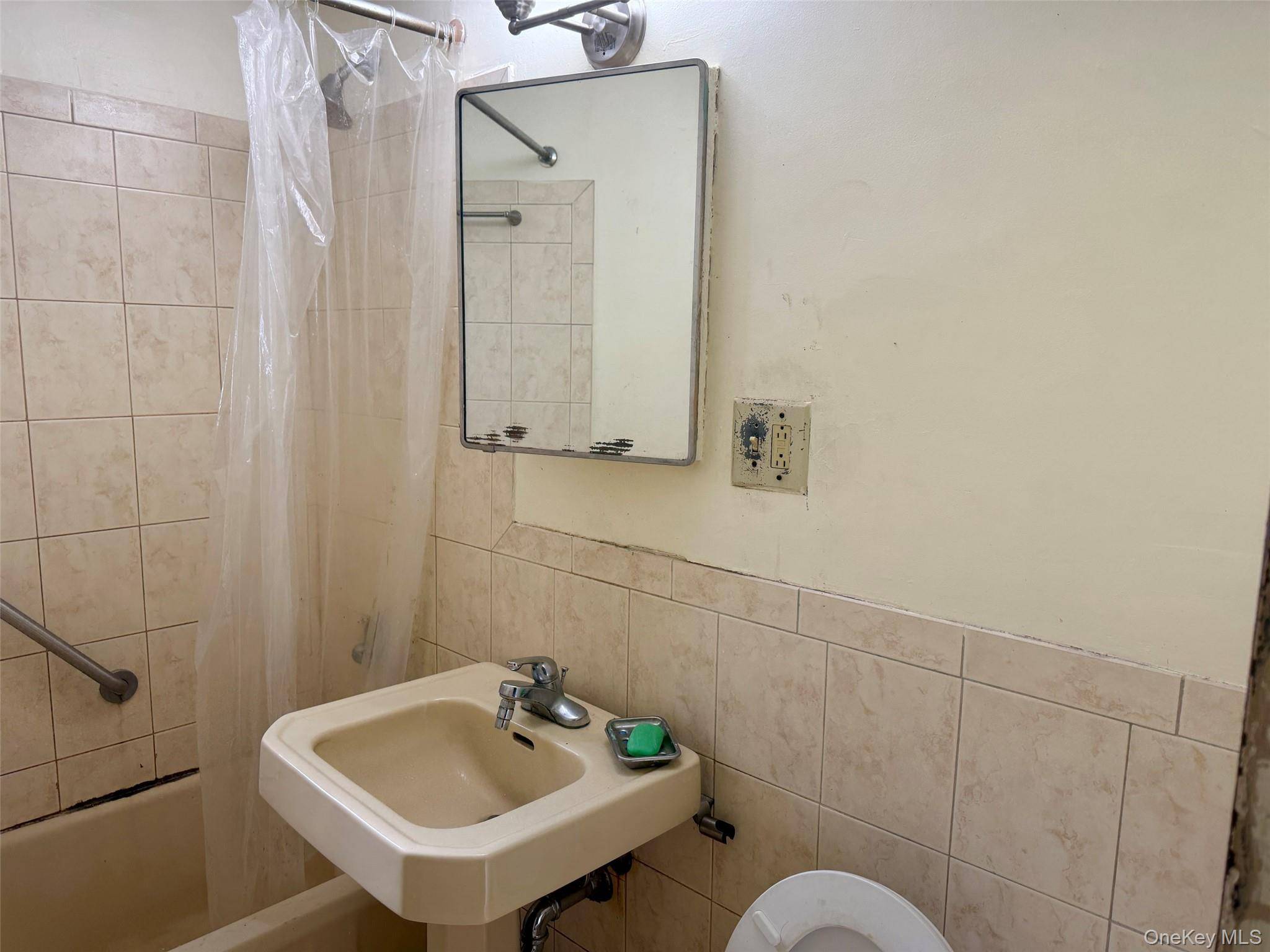 2049 McGraw AVE #6H, Bronx, NY 10462