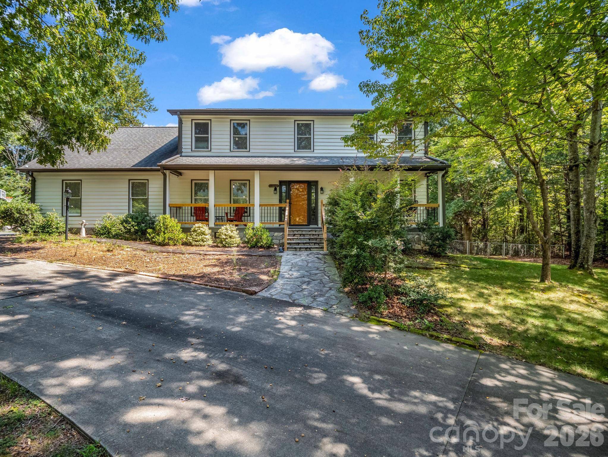 215 Hillcrest DR, Columbus, NC 28722