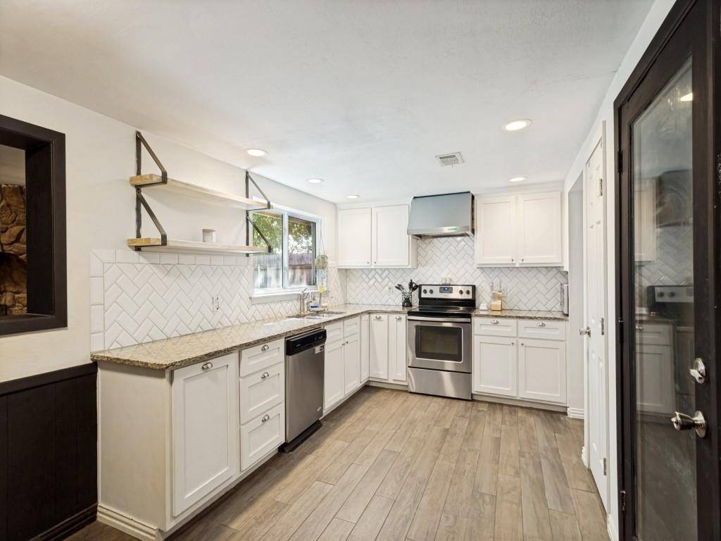 809 Meadowlark Drive, Mansfield, TX 76063