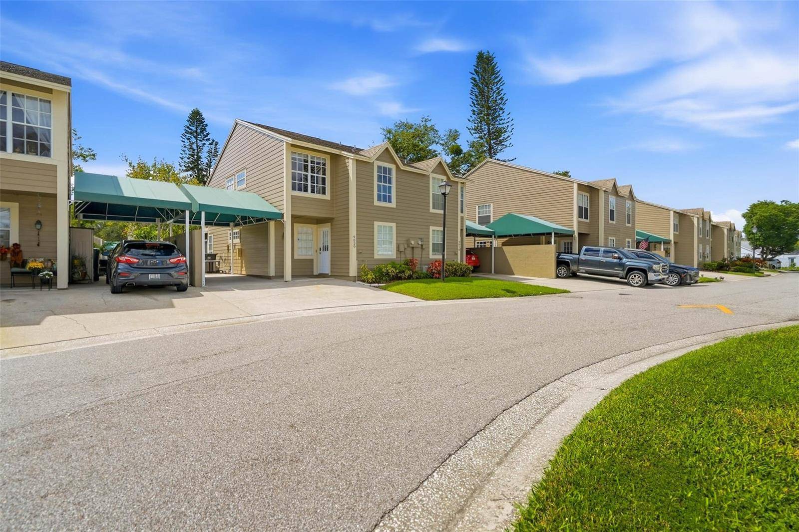 9020 LAKE PLACE LN #9020, Tampa, FL 33634